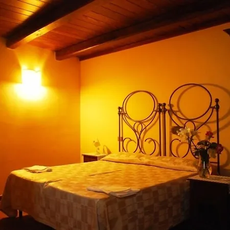 Azienda Agrituristica La Canestra Otel *